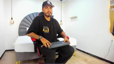 Snapshot of matthewcullenn chatting on February 2026 08:01:02 PM Matthew online show from February 2026 08:01:02 PM