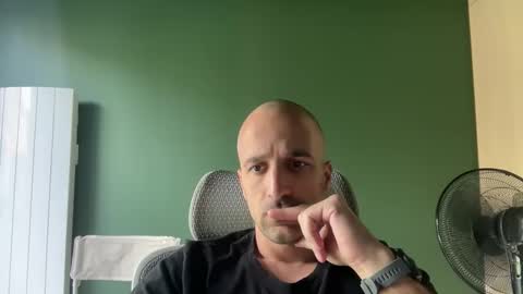 Snapshot of matthias24 chatting on September 2025 12:27:02 PM M online show from September 2025 12:27:02 PM