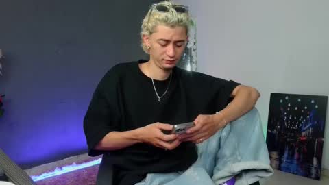 mattias     online show from October 2025 12:08:02 PM