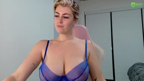 Snapshot of mattisux chatting on December 2024 04:22:02 AM Matti Mars online show from December 2024 04:22:02 AM