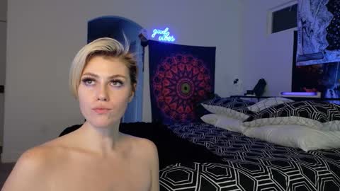 Snapshot of mattisux chatting on January 2025 04:02:01 AM Matti Mars online show from January 2025 04:02:01 AM