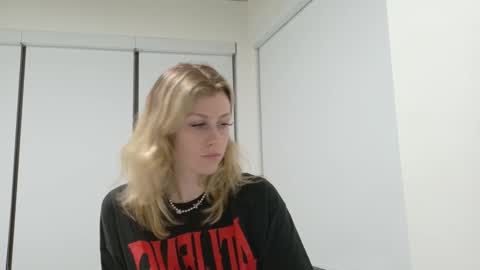 Snapshot of mattisux chatting on October 2025 05:18:01 AM Matti Mars online show from October 2025 05:18:01 AM