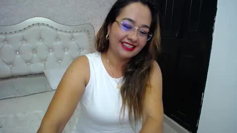 Snapshot of mature_marve chatting on November 2025 01:11:01 PM Marve online show from November 2025 01:11:01 PM