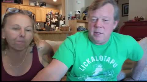 Snapshot of matureluvin chatting on October 2025 09:15:02 PM JustUs online show from October 2025 09:15:02 PM