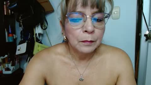 Snapshot of maturetigress4c chatting on December 2025 01:17:01 PM Cecilia online show from December 2025 01:17:01 PM