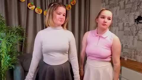 Snapshot of mauddenmon chatting on November 2025 11:12:02 AM Lucy online show from November 2025 11:12:02 AM