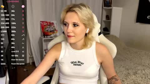 Snapshot of maudhendry chatting on September 2025 04:18:01 PM Mia online show from September 2025 04:18:01 PM