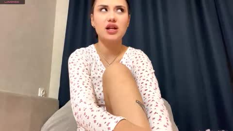 Snapshot of maudhendry chatting on December 2025 02:13:02 PM Mia online show from December 2025 02:13:02 PM