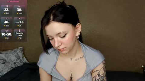 Snapshot of maudhendry chatting on February 2026 06:23:01 AM Mia online show from February 2026 06:23:01 AM