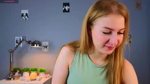 Snapshot of maureencoombs chatting on October 2025 04:24:02 AM maureencoombs online show from October 2025 04:24:02 AM