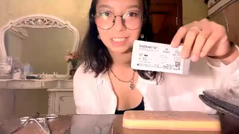 Snapshot of mavisscarpelli chatting on July 2026 07:56:04 PM Violet online show from July 2026 07:56:04 PM