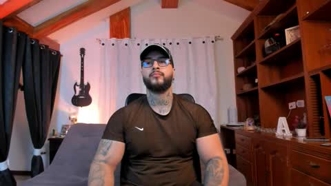 Snapshot of max_dic1 chatting on September 2025 12:18:01 PM max D. online show from September 2025 12:18:01 PM