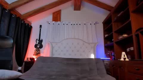 Snapshot of max_dic1 chatting on December 2025 11:41:02 AM max D. online show from December 2025 11:41:02 AM