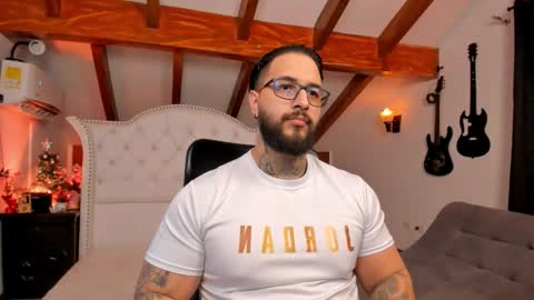 Snapshot of max_dic1 chatting on December 2025 11:20:01 PM max D. online show from December 2025 11:20:01 PM