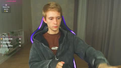 Max Gen with tats 24years  And Ethan without tats 20 years online show from December 2024 05:02:01 PM