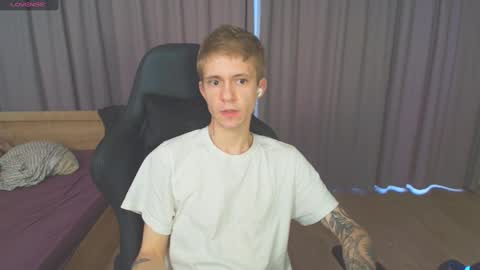 Max Gen with tats 24years  And Ethan without tats 20 years online show from February 2025 01:44:01 PM