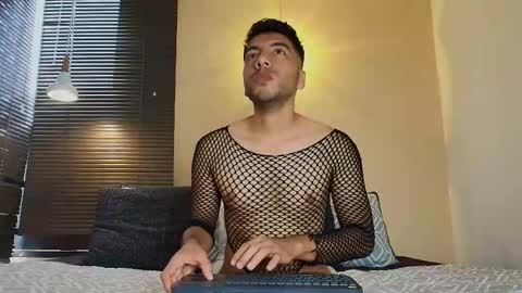 Snapshot of max_hornye chatting on February 2026 09:02:01 PM Max Hornye online show from February 2026 09:02:01 PM