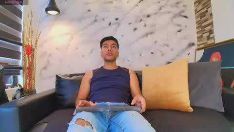 Max Hornye online show from April 2026 07:19:02 PM