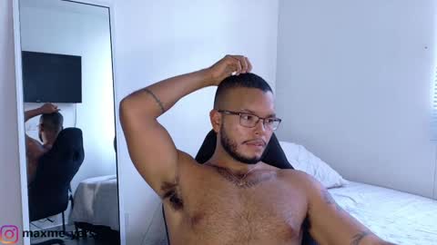 Snapshot of max_meyer chatting on October 2025 09:54:02 PM max_meyer online show from October 2025 09:54:02 PM