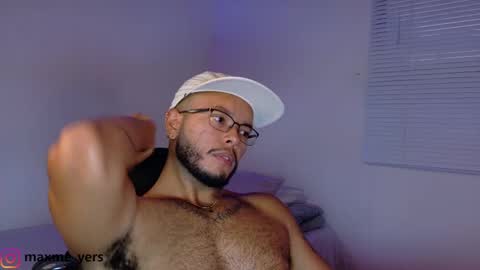 Snapshot of max_meyer chatting on October 2025 10:40:01 PM max_meyer online show from October 2025 10:40:01 PM