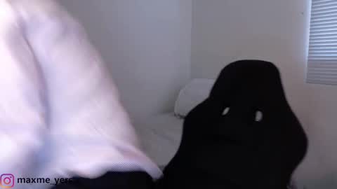 Snapshot of max_meyer chatting on October 2025 09:33:01 PM max_meyer online show from October 2025 09:33:01 PM