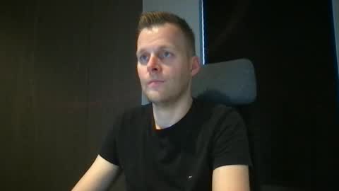 Snapshot of max_straight_1 chatting on January 2025 08:04:02 AM Max take off clothes online show from January 2025 08:04:02 AM