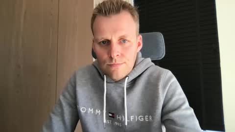 Snapshot of max_straight_1 chatting on January 2025 10:38:02 AM Max take off clothes online show from January 2025 10:38:02 AM