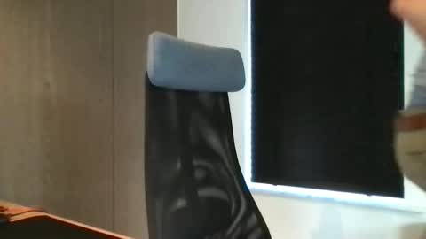 Snapshot of max_straight_1 chatting on January 2025 10:20:02 AM Max take off clothes online show from January 2025 10:20:02 AM