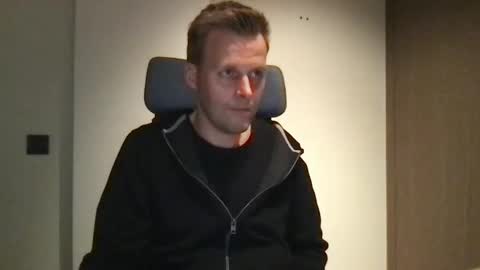 Snapshot of max_straight_1 chatting on February 2025 06:35:02 PM Max take off clothes online show from February 2025 06:35:02 PM