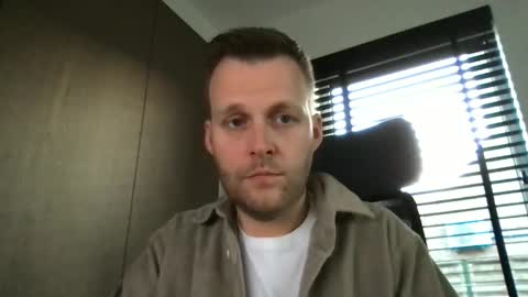 Snapshot of max_straight_1 chatting on March 2025 06:48:02 AM Max take off clothes online show from March 2025 06:48:02 AM