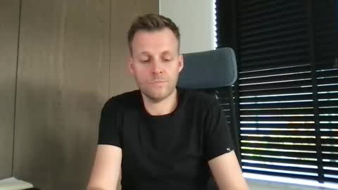 Snapshot of max_straight_1 chatting on November 2025 08:48:01 AM Max take off clothes online show from November 2025 08:48:01 AM