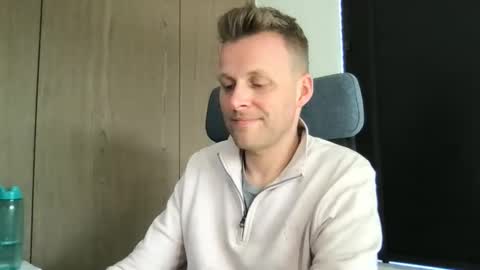 Max take off clothes online show from March 2026 01:15:02 PM