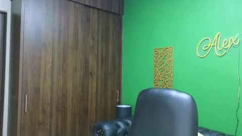 Snapshot of max_tayloor chatting on December 2024 10:56:01 PM Max Taylor online show from December 2024 10:56:01 PM