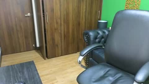 Snapshot of max_tayloor chatting on December 2024 02:03:02 AM Max Taylor online show from December 2024 02:03:02 AM