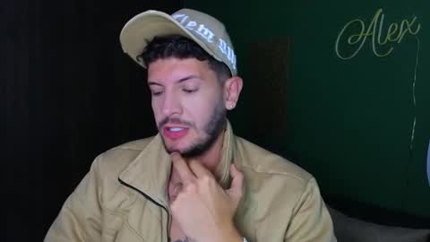 Snapshot of max_tayloor chatting on December 2024 08:07:02 PM Max Taylor online show from December 2024 08:07:02 PM