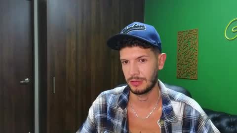 Snapshot of max_tayloor chatting on December 2024 01:39:02 AM Max Taylor online show from December 2024 01:39:02 AM