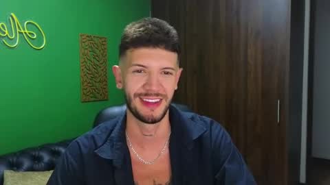 Snapshot of max_tayloor chatting on December 2024 12:27:01 AM Max Taylor online show from December 2024 12:27:01 AM