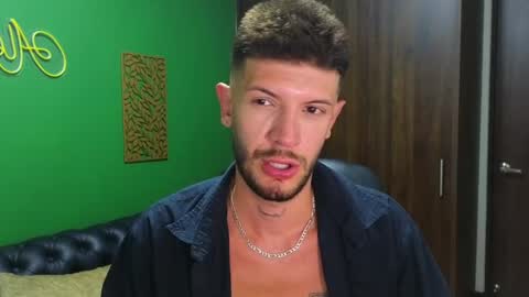 Snapshot of max_tayloor chatting on December 2024 03:29:02 AM Max Taylor online show from December 2024 03:29:02 AM