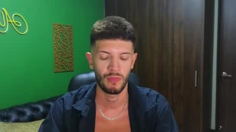 Snapshot of max_tayloor chatting on December 2024 06:31:01 AM Max Taylor online show from December 2024 06:31:01 AM