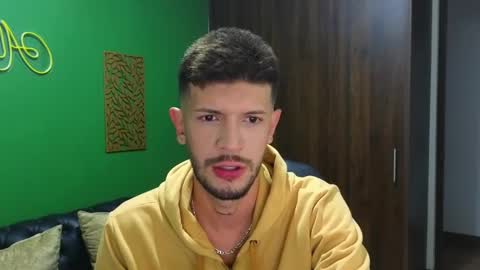 Snapshot of max_tayloor chatting on December 2024 01:40:02 AM Max Taylor online show from December 2024 01:40:02 AM