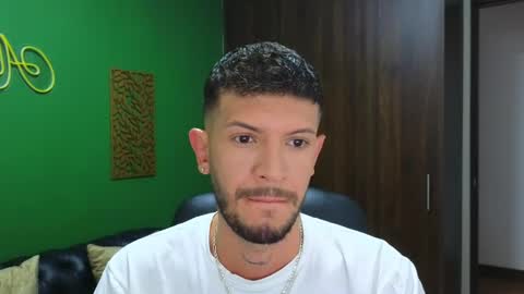 Snapshot of max_tayloor chatting on December 2024 07:05:02 PM Max Taylor online show from December 2024 07:05:02 PM