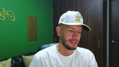 Snapshot of max_tayloor chatting on December 2024 03:09:01 AM Max Taylor online show from December 2024 03:09:01 AM