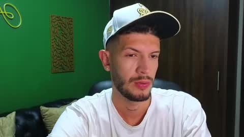 Snapshot of max_tayloor chatting on December 2024 06:14:01 AM Max Taylor online show from December 2024 06:14:01 AM