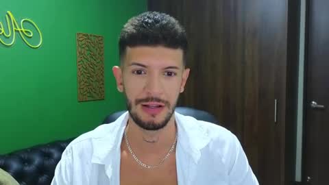 Snapshot of max_tayloor chatting on December 2024 08:50:01 PM Max Taylor online show from December 2024 08:50:01 PM