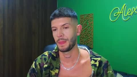 Snapshot of max_tayloor chatting on December 2024 01:04:02 AM Max Taylor online show from December 2024 01:04:02 AM