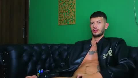 Snapshot of max_tayloor chatting on January 2025 08:59:01 PM Max Taylor online show from January 2025 08:59:01 PM