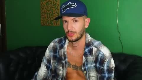 Snapshot of max_tayloor chatting on January 2025 04:02:01 AM Max Taylor online show from January 2025 04:02:01 AM