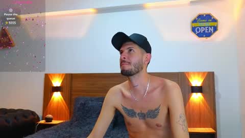 Snapshot of max_tayloor chatting on February 2025 07:19:02 PM Max Taylor online show from February 2025 07:19:02 PM