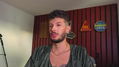 Snapshot of max_tayloor chatting on October 2025 07:59:01 PM Max Taylor online show from October 2025 07:59:01 PM