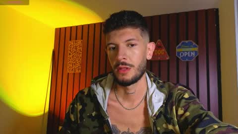 Snapshot of max_tayloor chatting on October 2025 02:08:01 AM Max Taylor online show from October 2025 02:08:01 AM